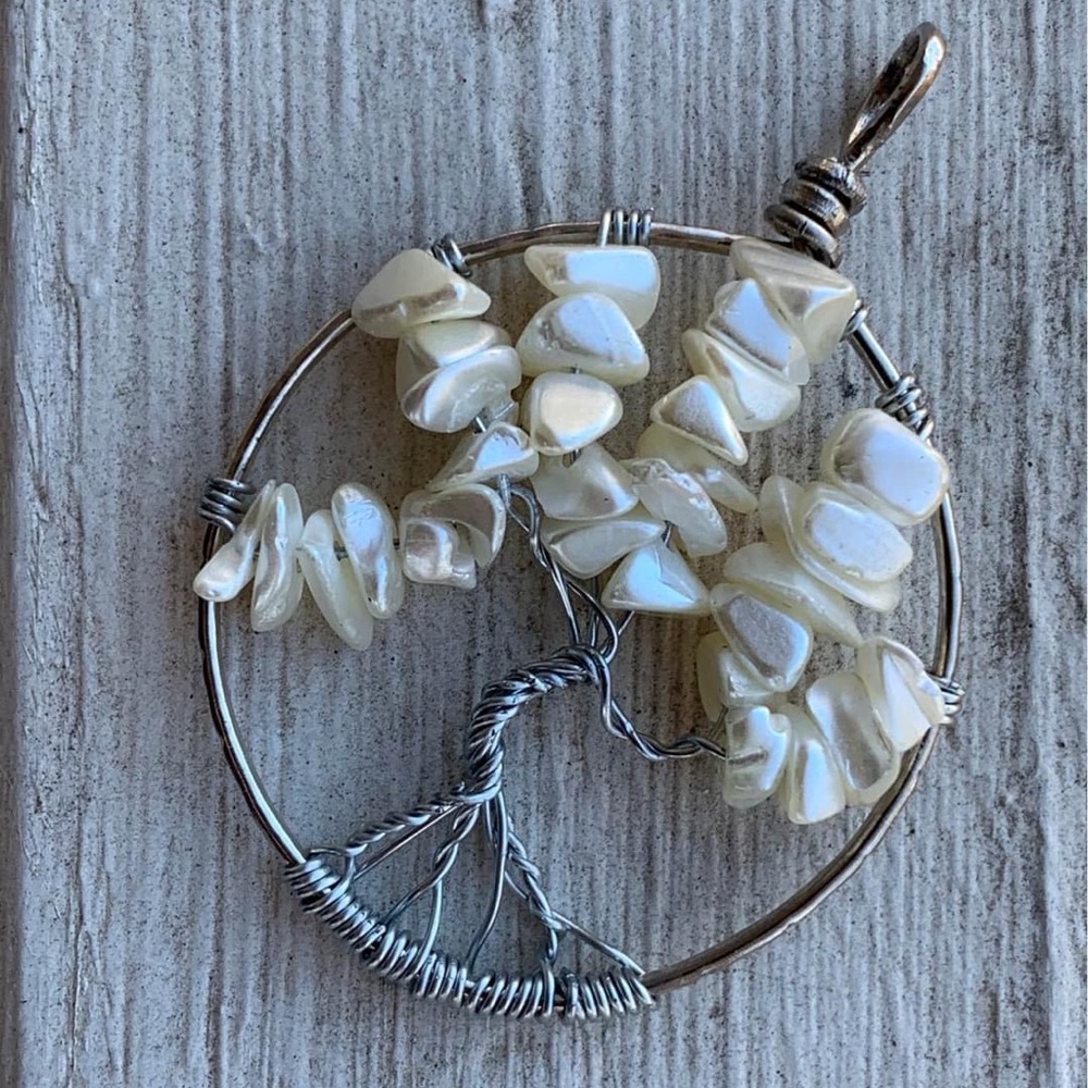 NWOT Vintage Mother of Pearl Tree of Life Necklace